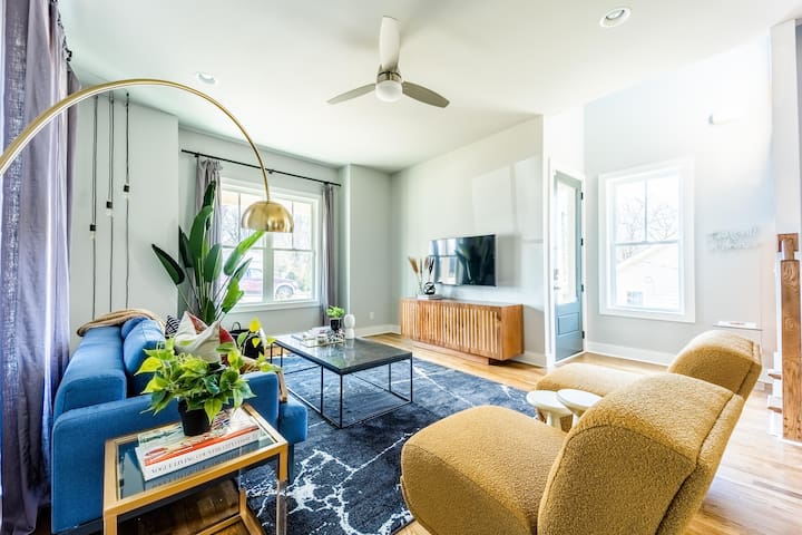 Retro Spacious Home-close to DT Nash w/parking!