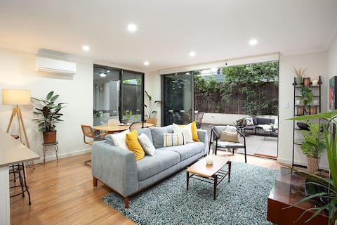 Huge 3 Bed Camperdown Garden Apt w/ Parking Aircon