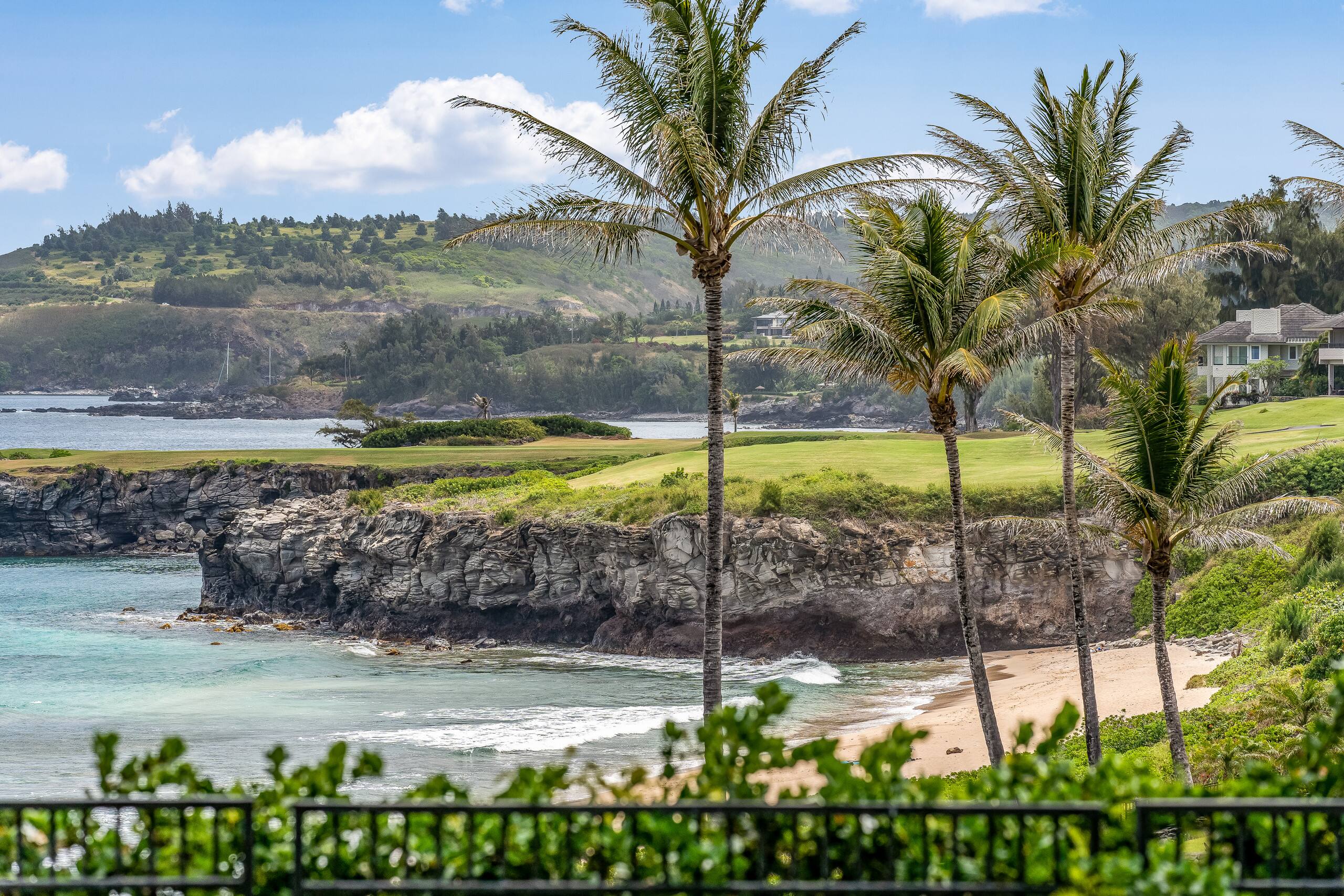 Condo in Lahaina · ★4.97 · 1 bedroom · 2 beds · 1 bath - Image 26