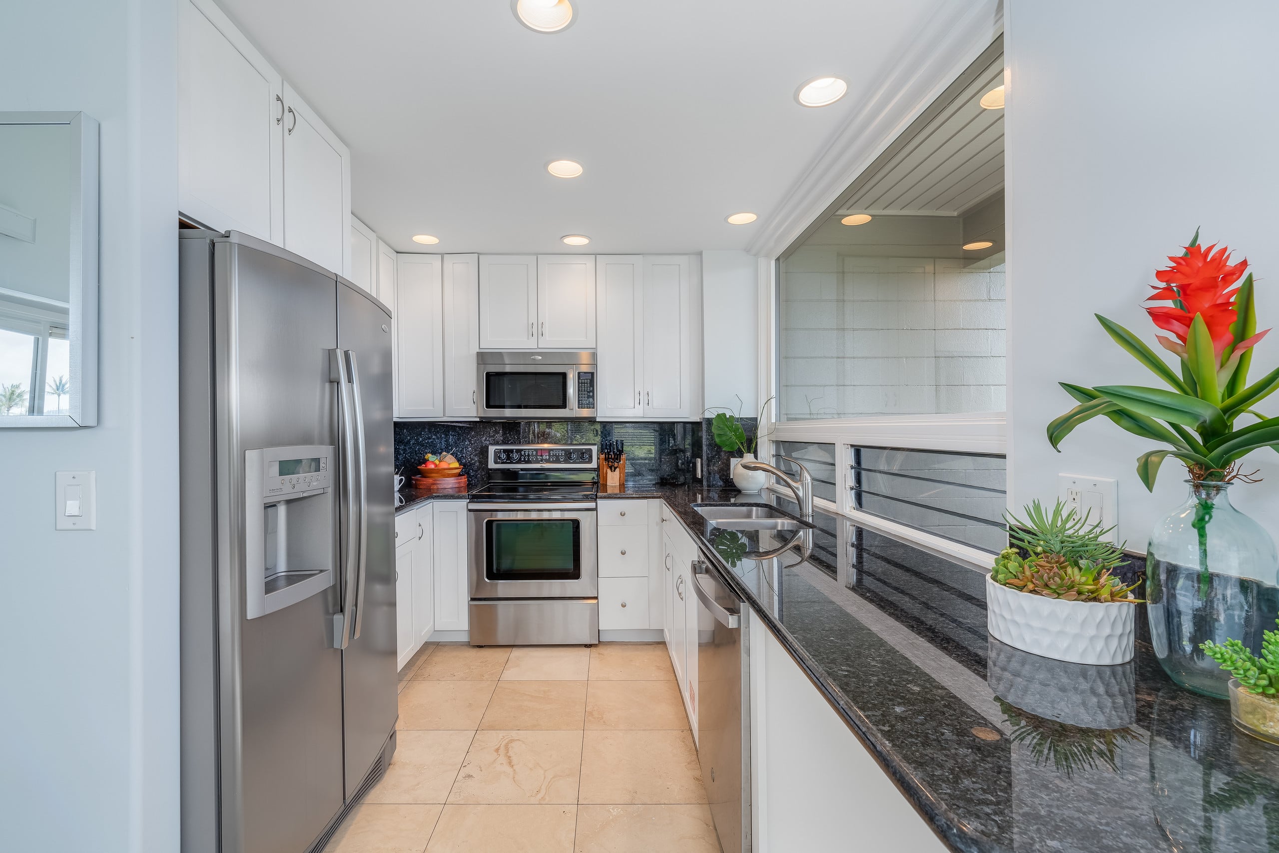 Condo in Lahaina · ★4.97 · 1 bedroom · 2 beds · 1 bath - Image 6