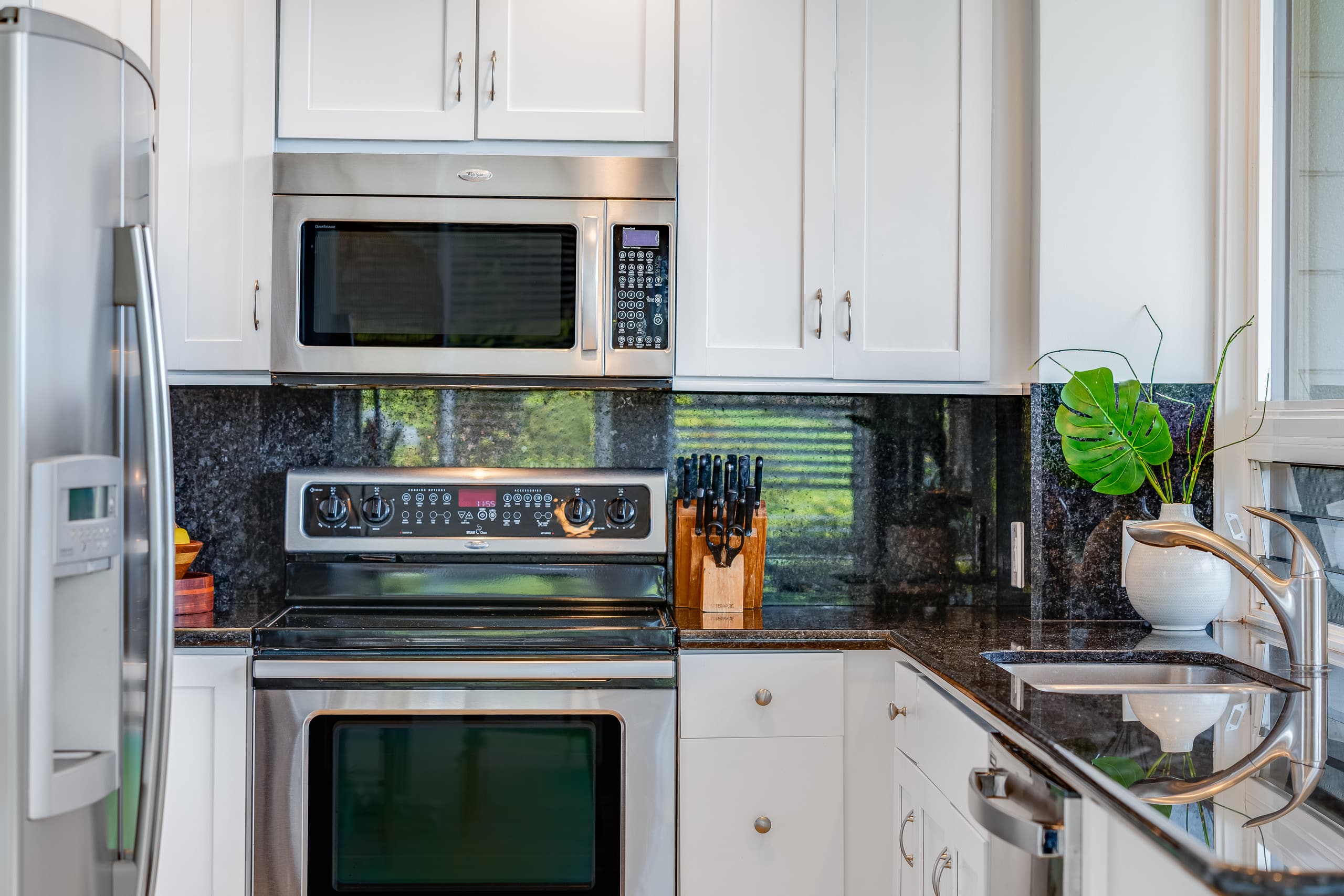 Condo in Lahaina · ★4.97 · 1 bedroom · 2 beds · 1 bath - Image 8