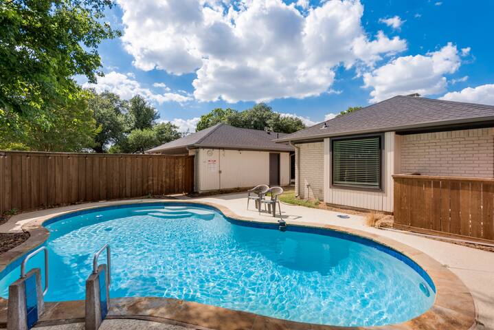 Prestonwood Modern Gorgeous 4 Bed 3 Bath Home Pool Fast Wifi 2 Car Garage with EV charger! gallery image 2