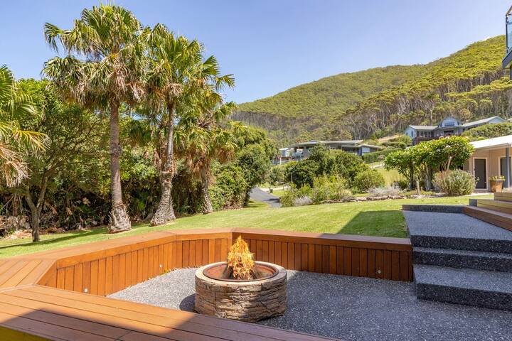 Aiyana @ Luxury at Blueys Beach gallery image 2