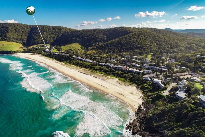 Aiyana @ Luxury at Blueys Beach gallery image 5