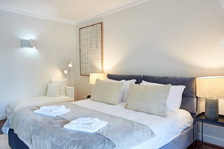 Oxford Park II by Portugal Portfolio gallery image 4