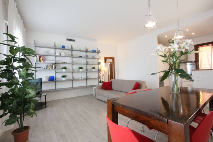 Apartment Altana, Amazing Grand Canal View gallery image 2