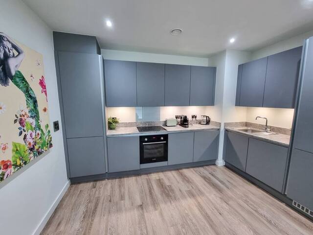 Free Parking Townhouse by City SuperHost gallery image 4