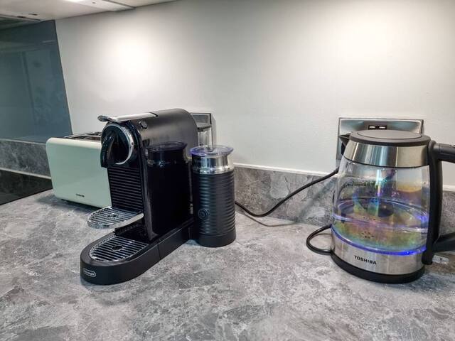 Free Parking Townhouse by City SuperHost gallery image 5