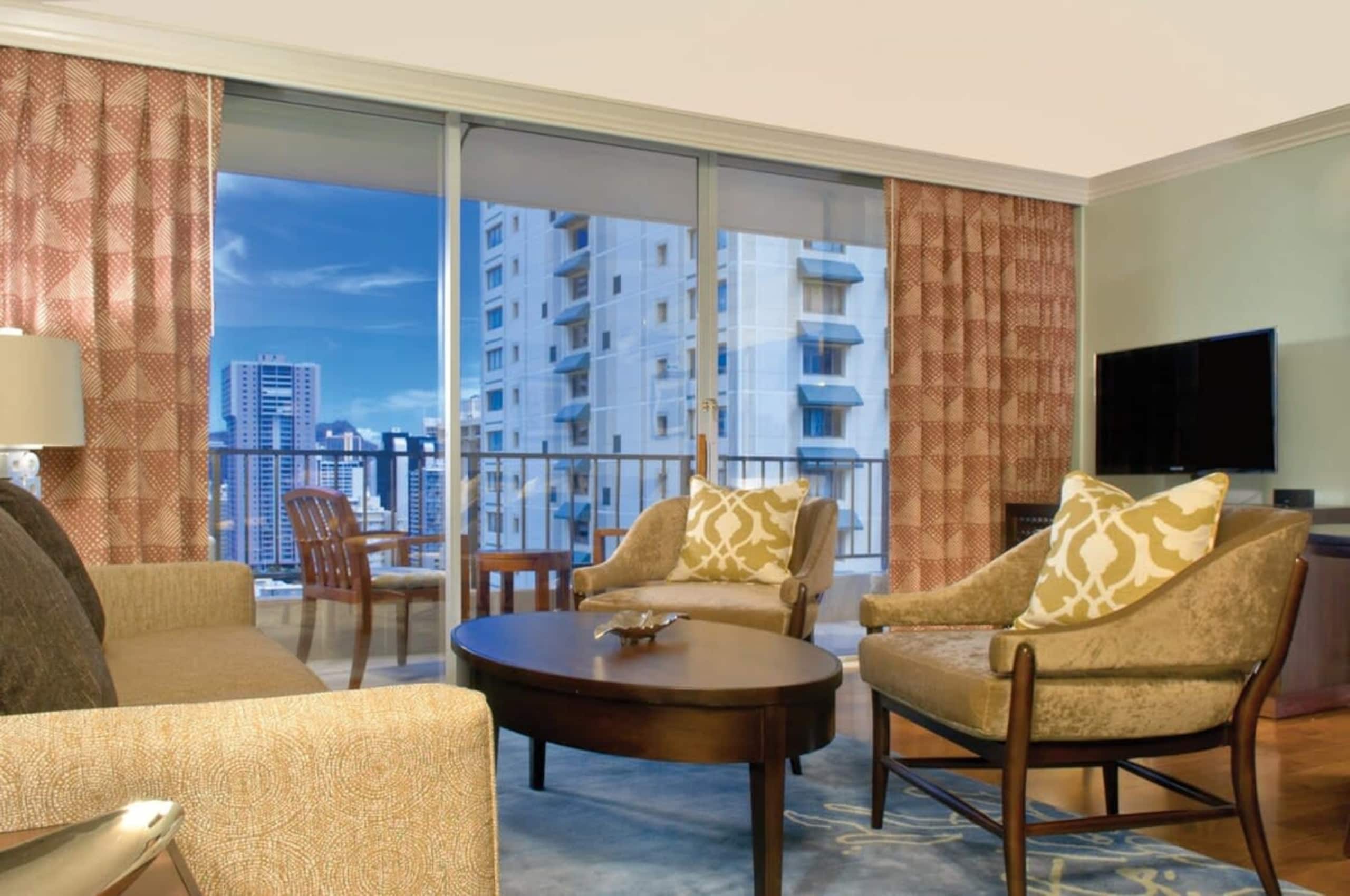 Condo in Honolulu · ★4.67 · Studio · 1 bed · 1 private bath - Image 18
