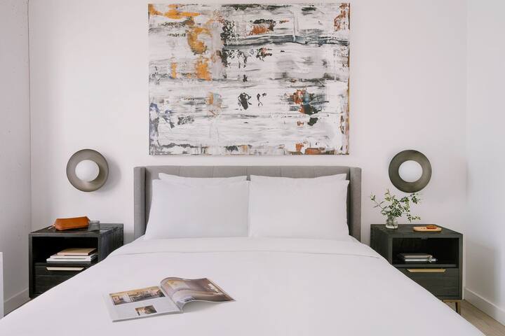 Sonder Court Square | Two-Bedroom Apartment gallery image 2