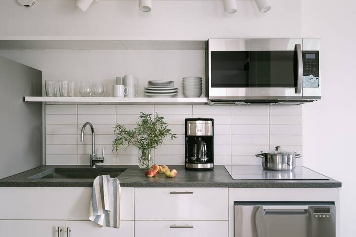 Sonder Court Square | Two-Bedroom Apartment gallery image 3