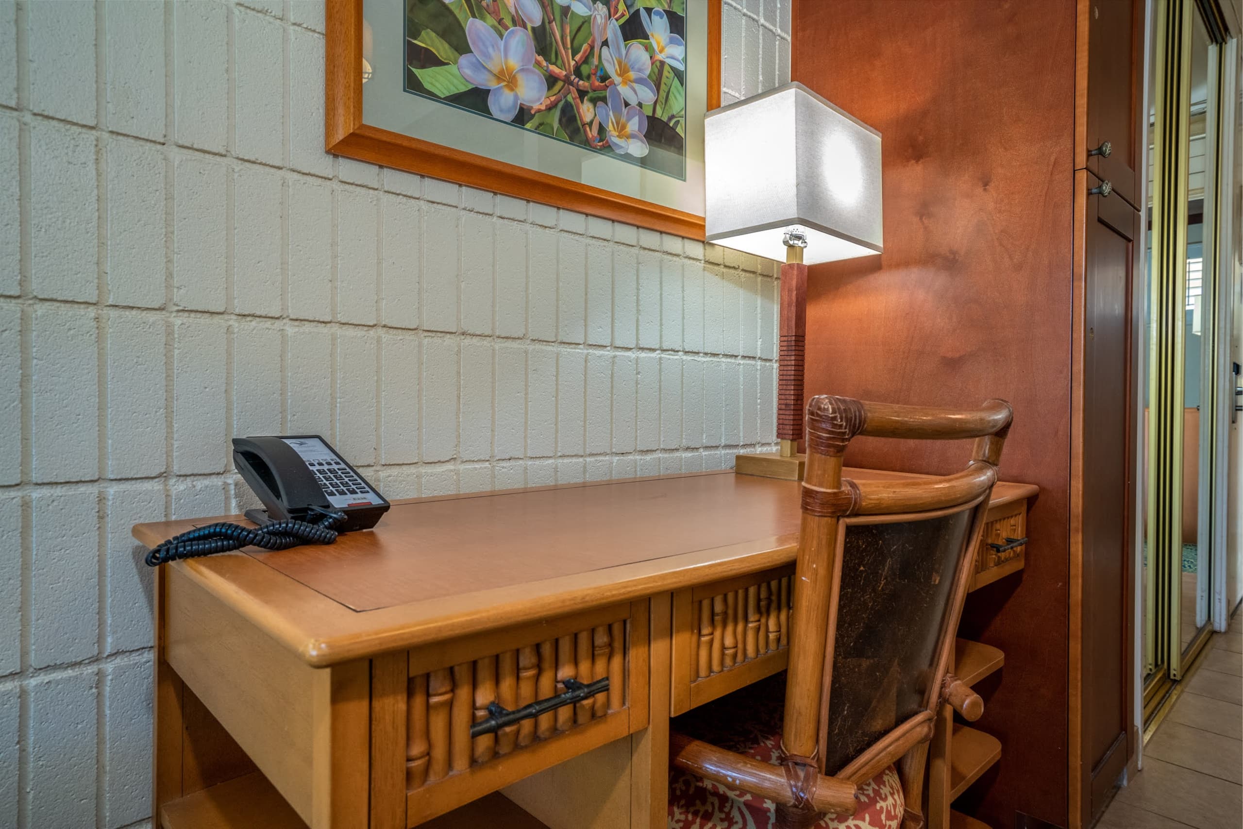 Condo in Lahaina · ★4.9 · 1 bedroom · 3 beds · 1 shared bath - Image 12