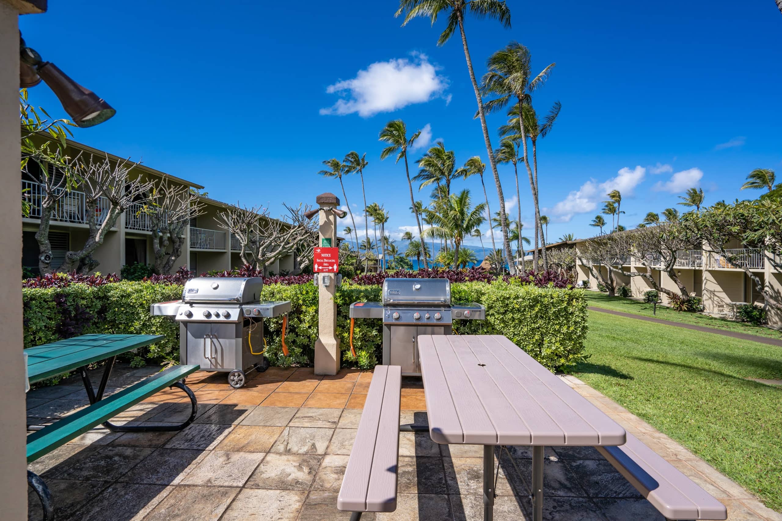 Condo in Lahaina · ★4.9 · 1 bedroom · 3 beds · 1 shared bath - Image 5