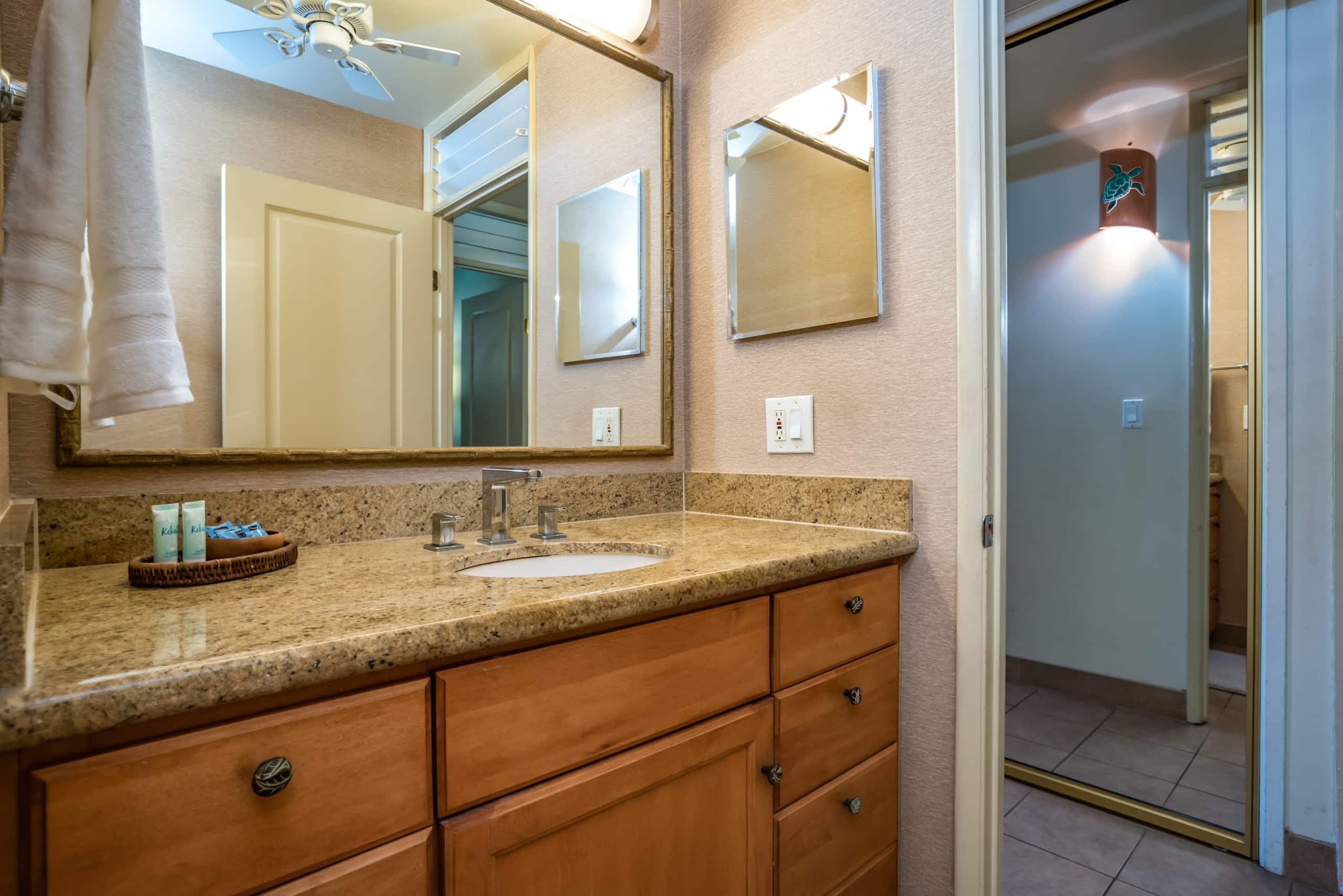 Condo in Lahaina · ★4.9 · 1 bedroom · 3 beds · 1 shared bath - Image 19