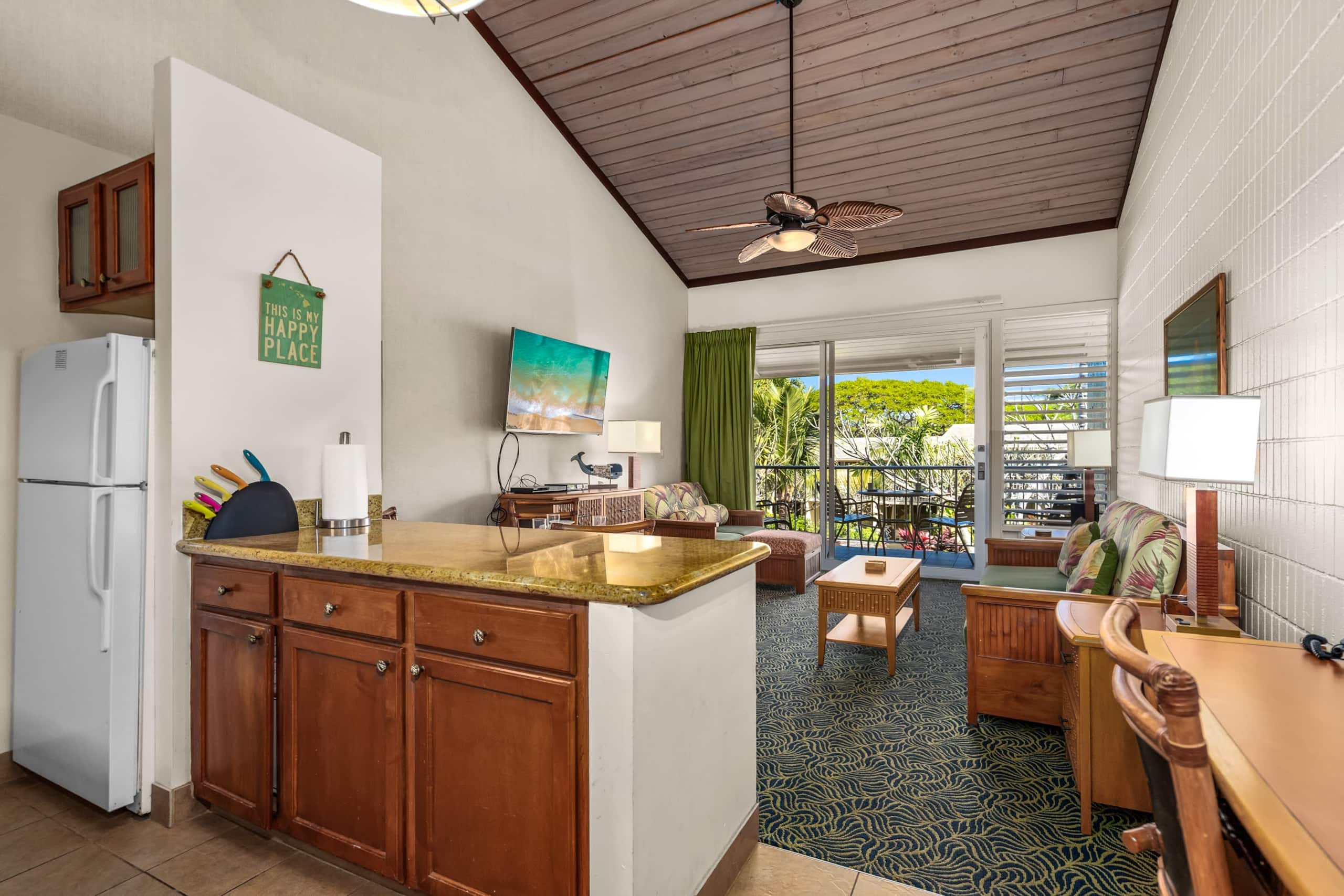 Condo in Lahaina · ★4.9 · 1 bedroom · 3 beds · 1 shared bath - Image 15