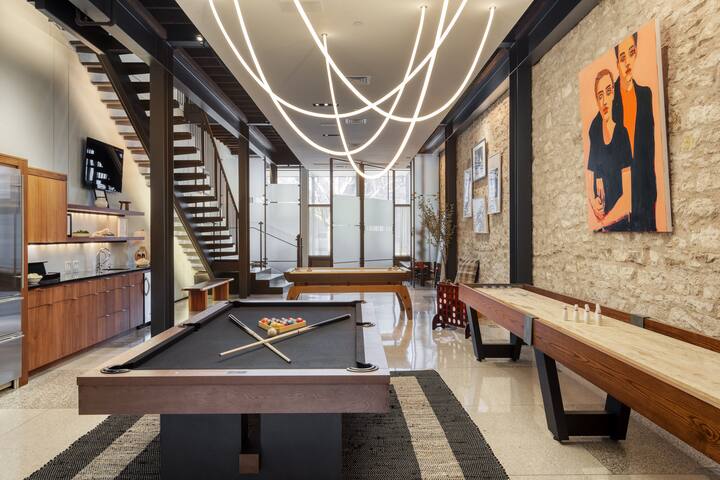 Luxe 4-Story w/ Rooftop HotTub, Game Room, Theater gallery image 3