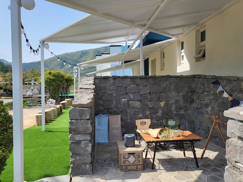 Room for couples and families to have a happy time together