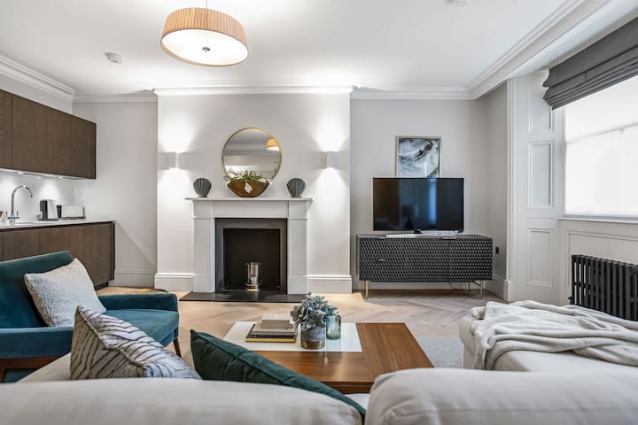 Luxury 2-Bed Hyde Park Apartment – AC – Sleeps 6