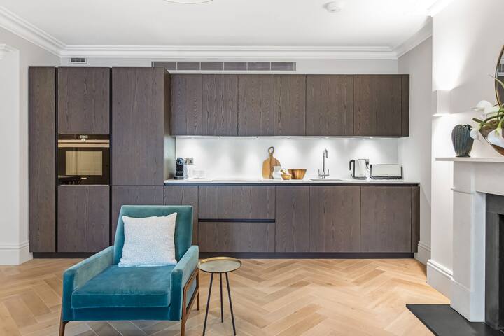 Luxury 2-Bed Hyde Park Apartment – AC – Sleeps 6 gallery image 4