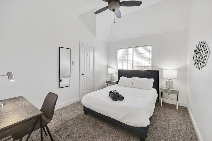 Chambre 5 - Après une journée passionnante à explorer les attractions locales, vous aurez envie de vous reposer et de retrouver votre énergie.