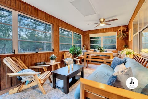 Uhost AI | Sleeps 15 Nature Retreat | Hot Tub, Gam