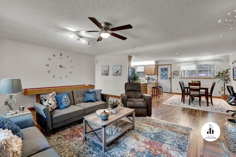 Uhost AI | 4BR Getaway |Cozy Firepit & Hot Tub Fun