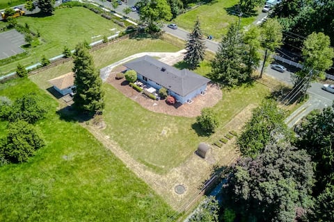 Two acres Home Hot tub, Pool table and Game room