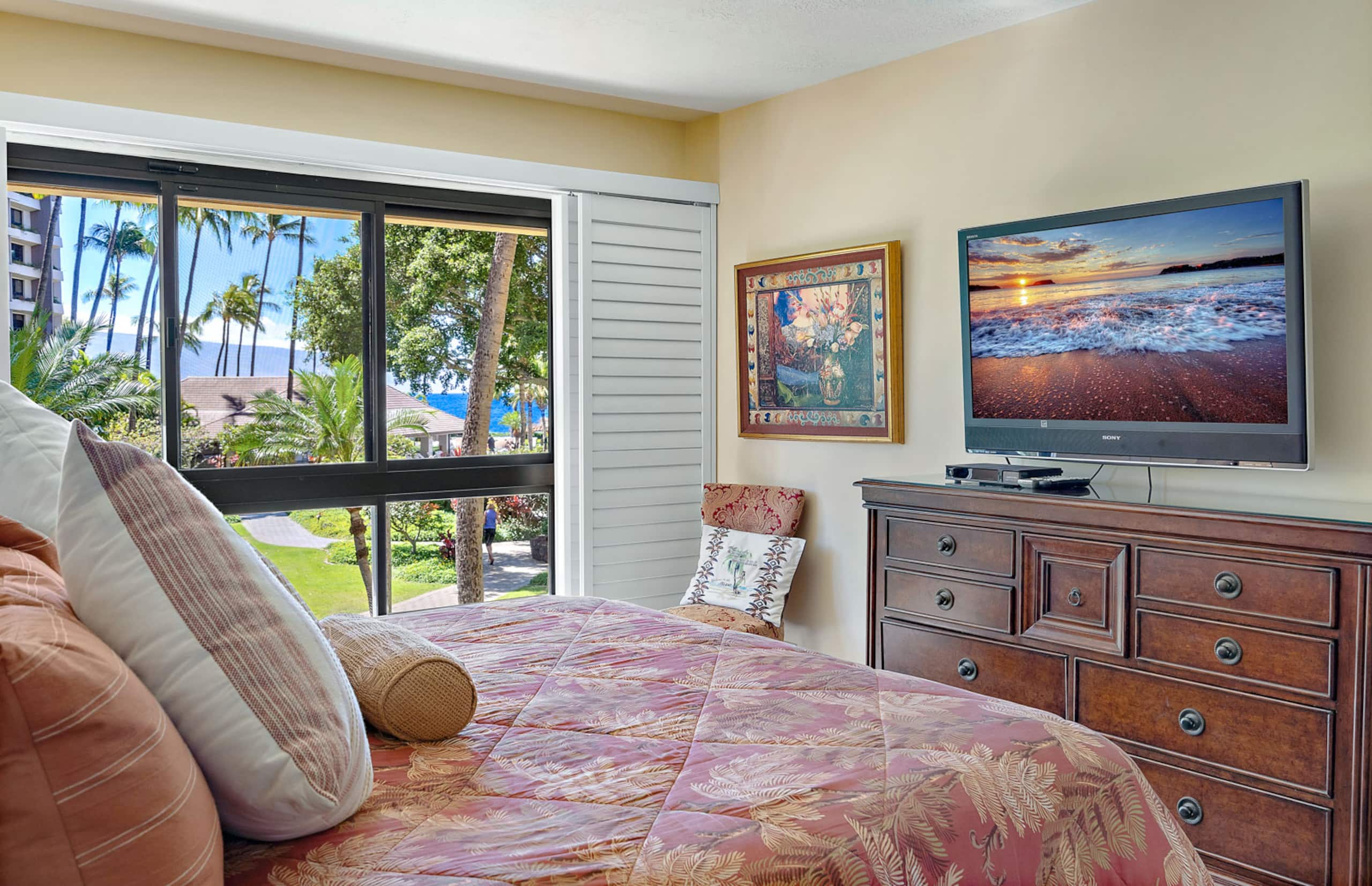 Condo in Lahaina · ★4.8 · 4 bedrooms · 7 beds · 4 shared baths - Image 14
