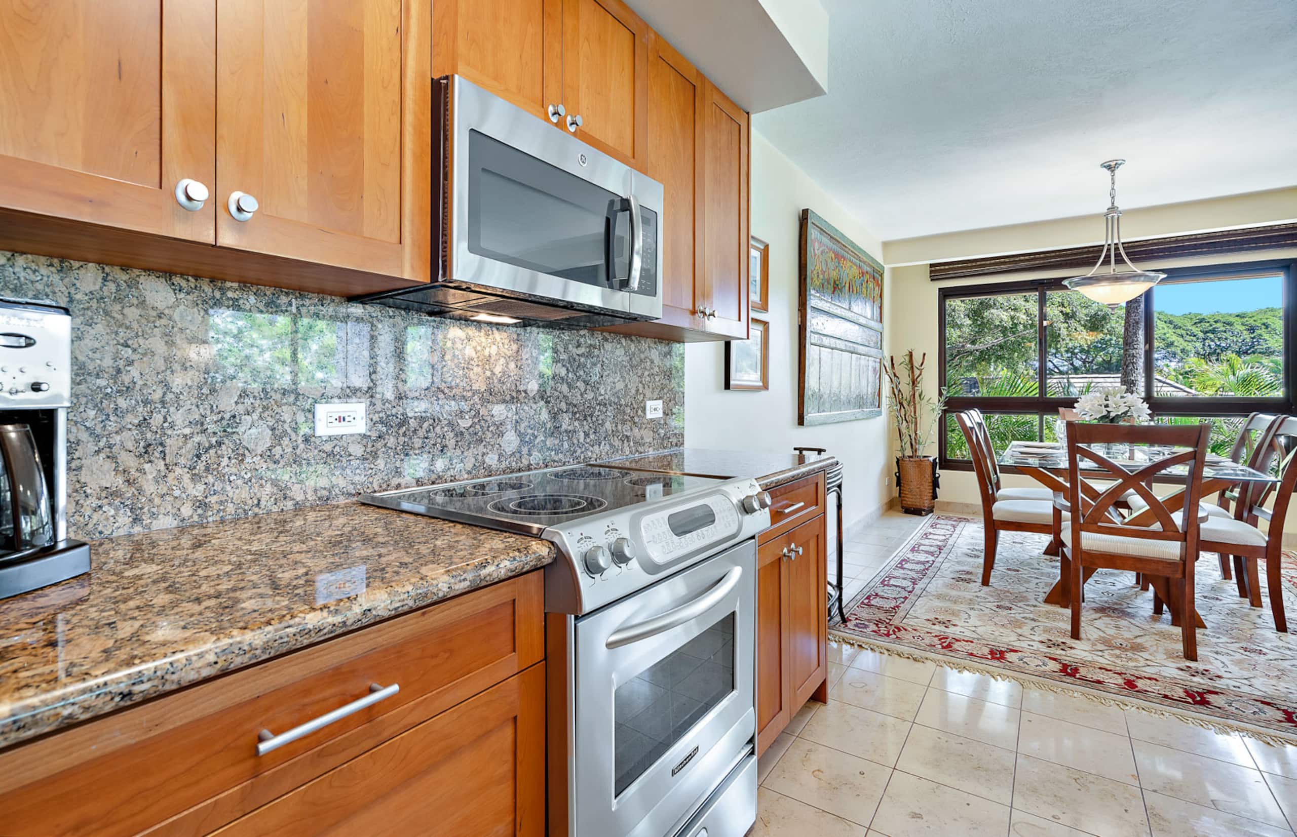 Condo in Lahaina · ★4.8 · 4 bedrooms · 7 beds · 4 shared baths - Image 13