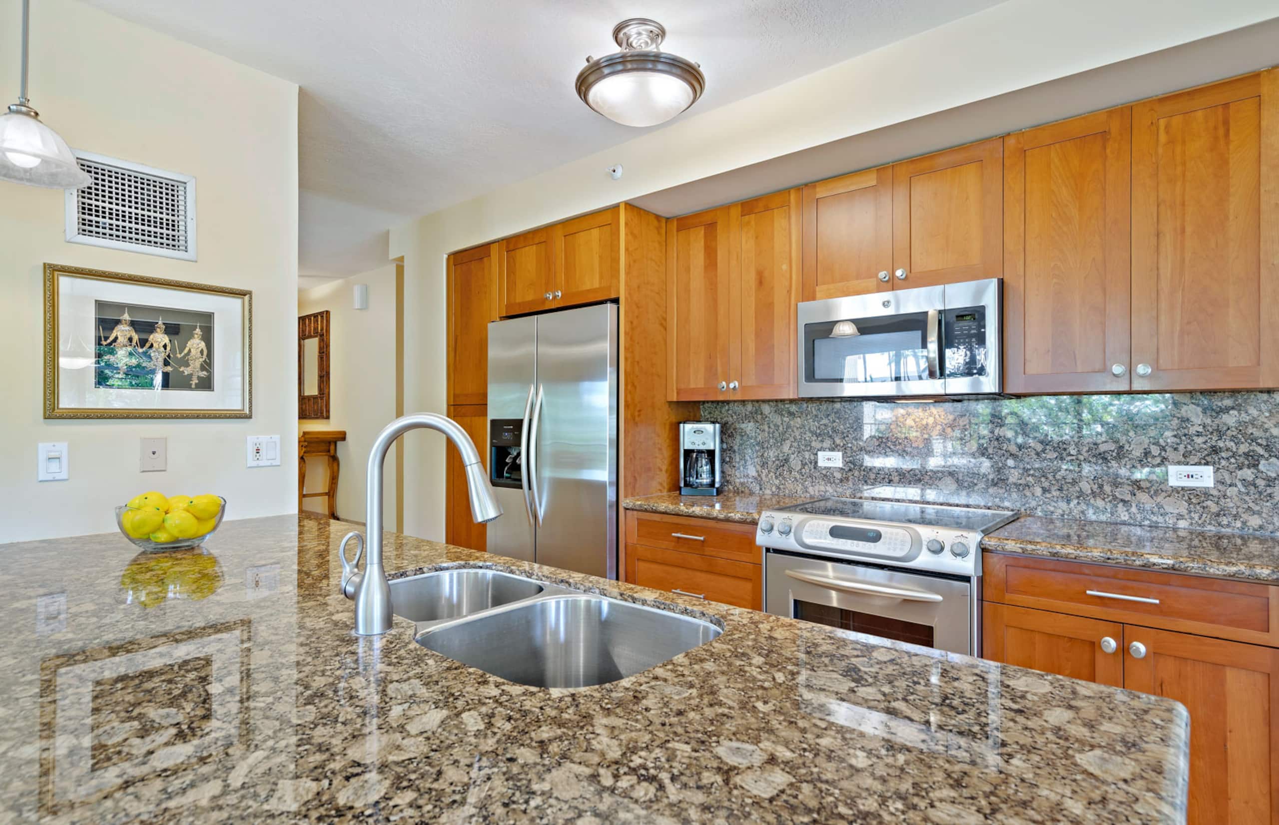 Condo in Lahaina · ★4.8 · 4 bedrooms · 7 beds · 4 shared baths - Image 10