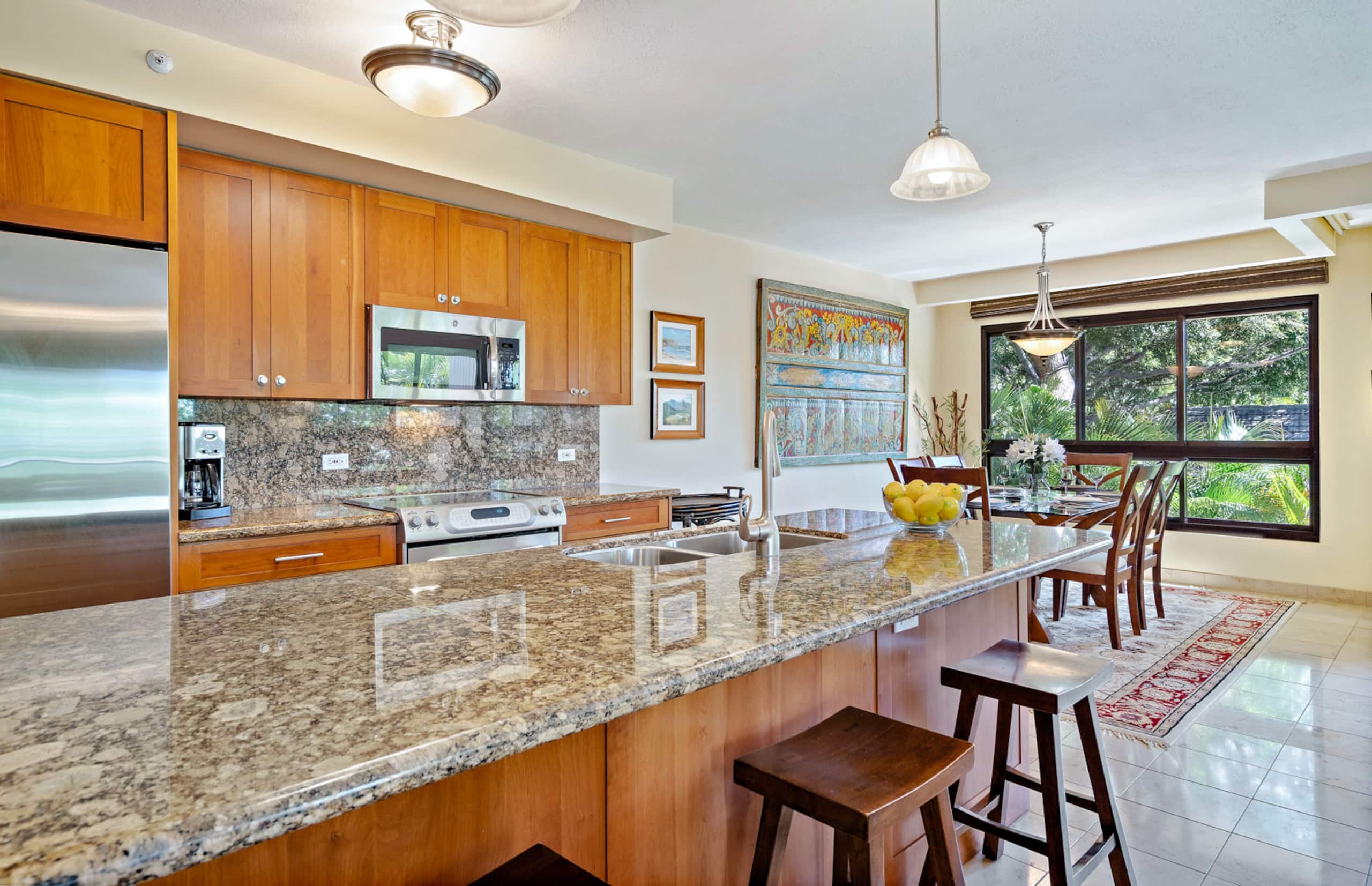 Condo in Lahaina · ★4.8 · 4 bedrooms · 7 beds · 4 shared baths - Image 4
