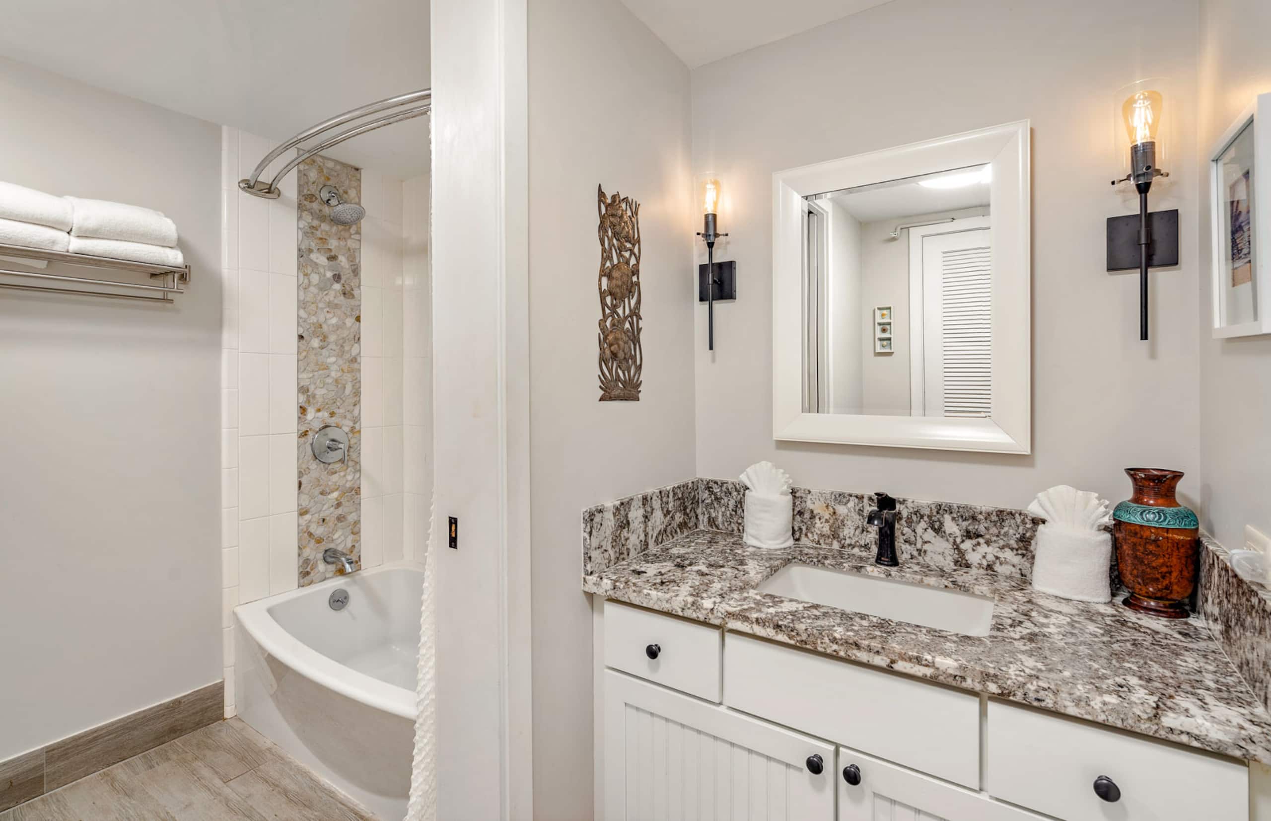 Condo in Lahaina · ★4.8 · 4 bedrooms · 7 beds · 4 shared baths - Image 40