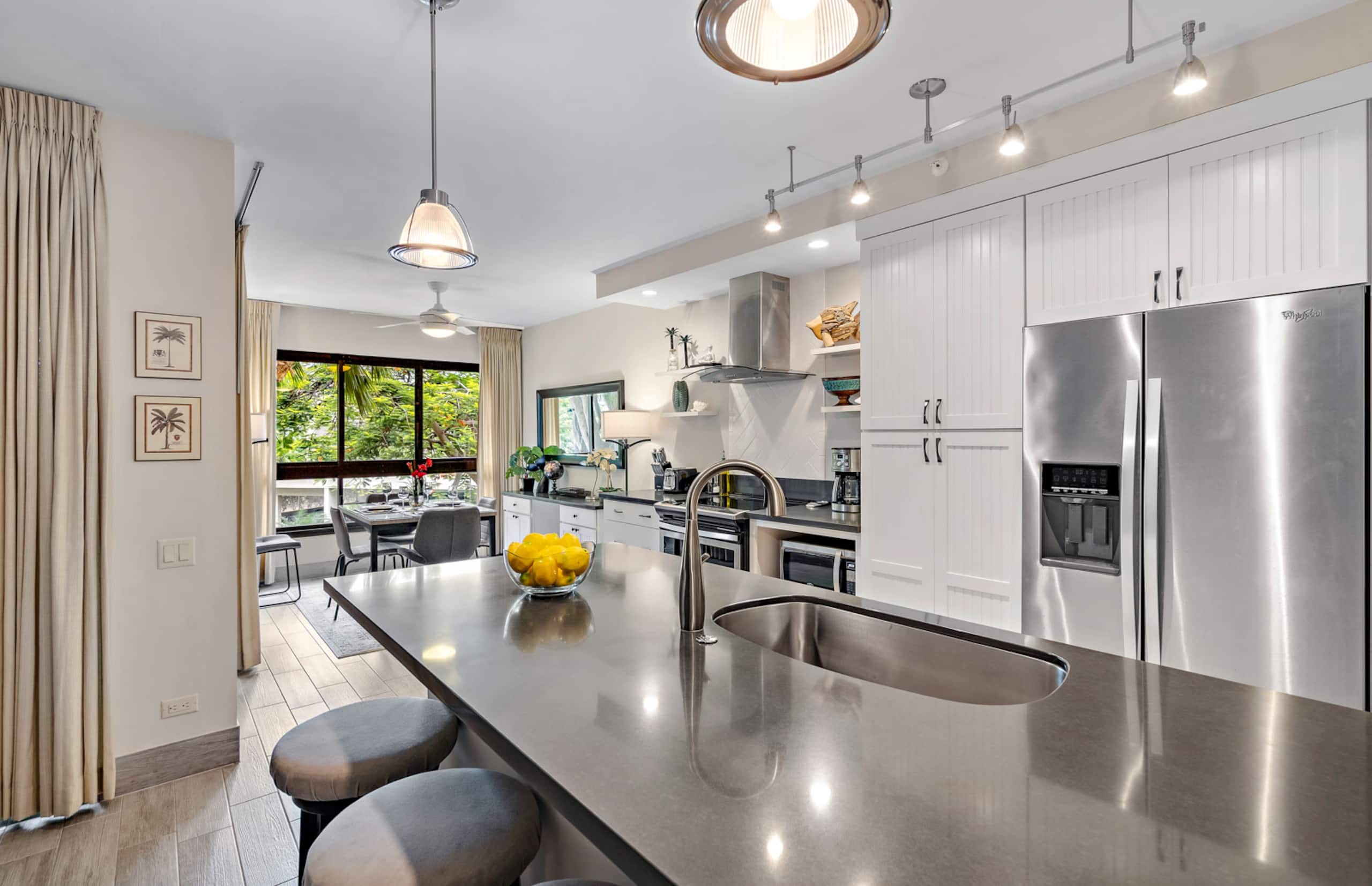 Condo in Lahaina · ★4.8 · 4 bedrooms · 7 beds · 4 shared baths - Image 26