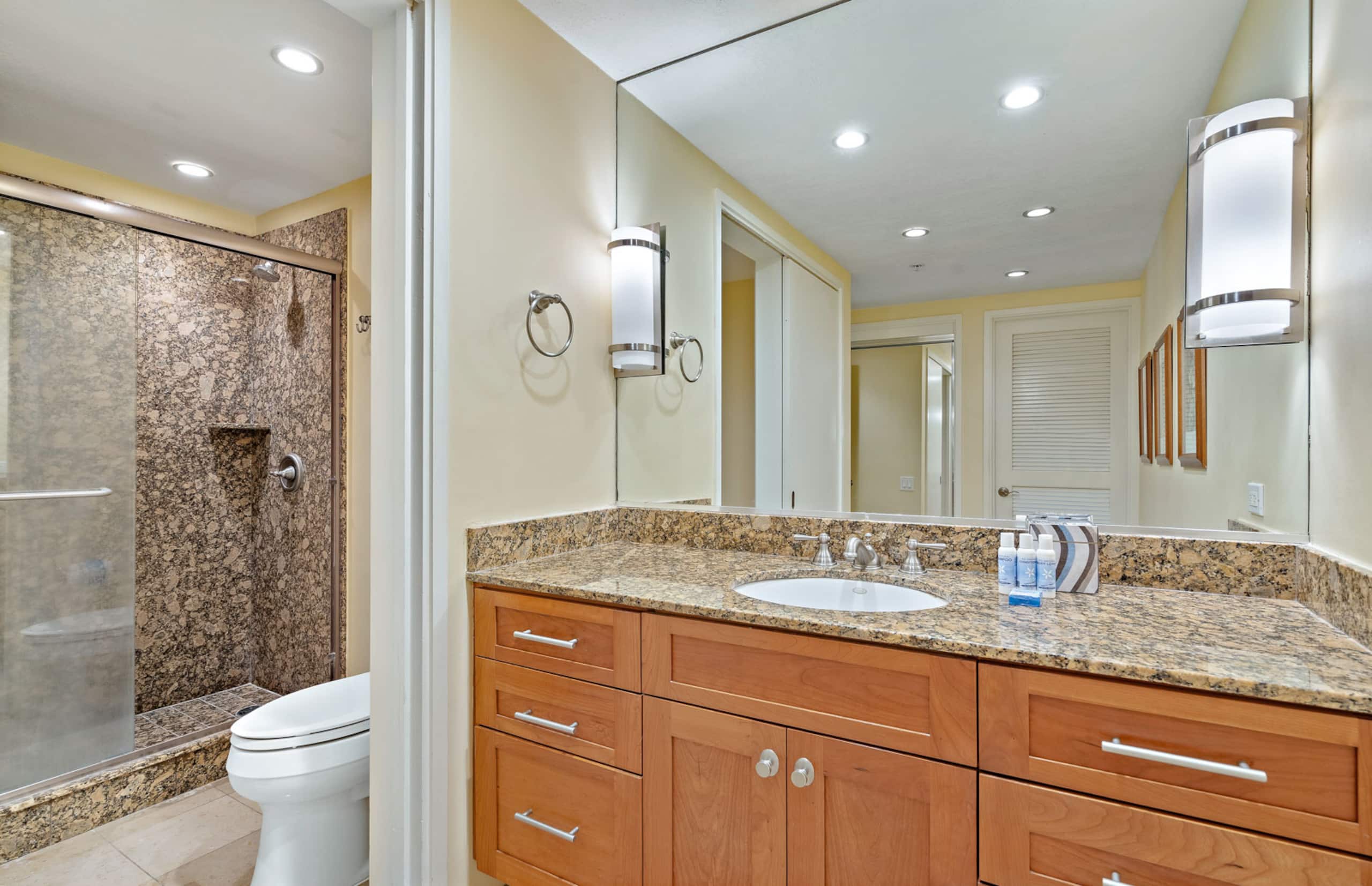 Condo in Lahaina · ★4.8 · 4 bedrooms · 7 beds · 4 shared baths - Image 21