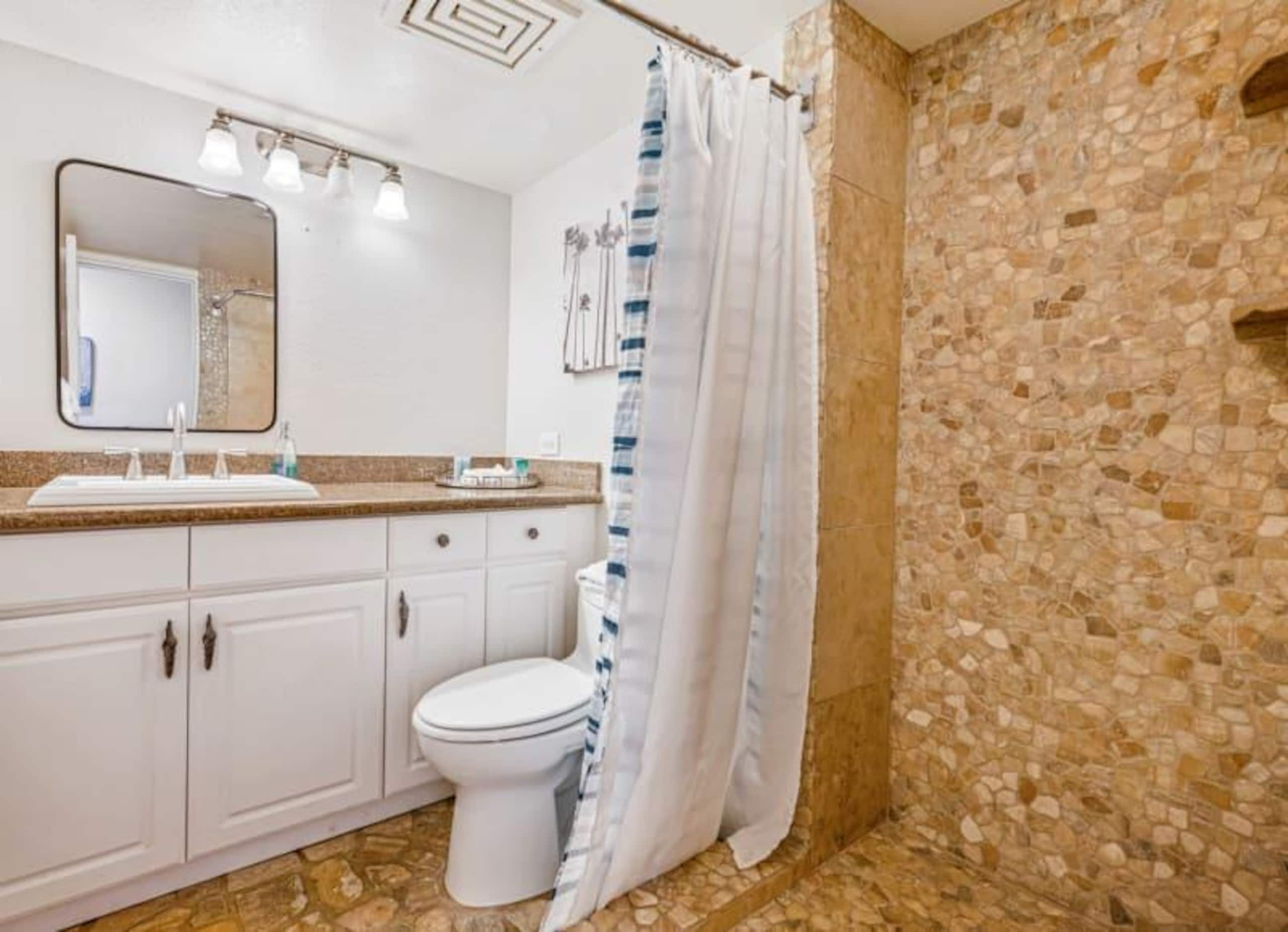 Condo in Kihei · ★4.71 · 1 bedroom · 2 beds · 2 baths - Image 16