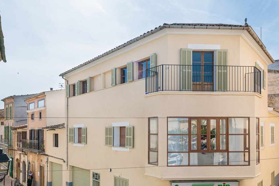 Top performing Airbnb: Plaza Maca, semi-detached apartment in Campanet in Campanet