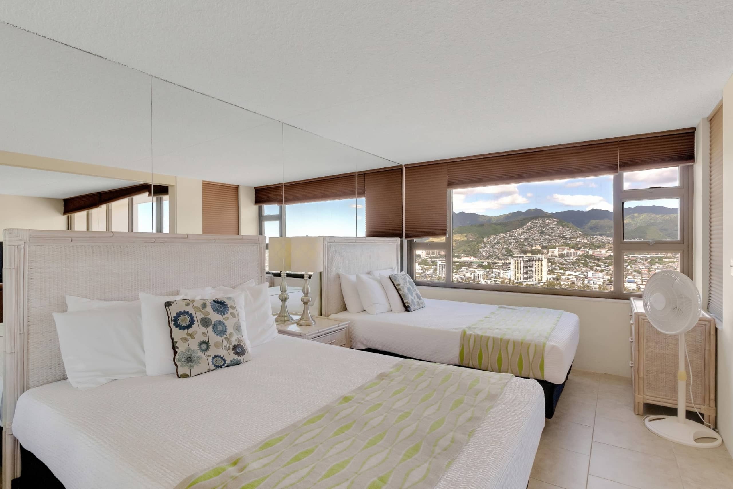 Condo in Honolulu · ★4.33 · 1 bedroom · 3 beds · 1 private bath - Image 12