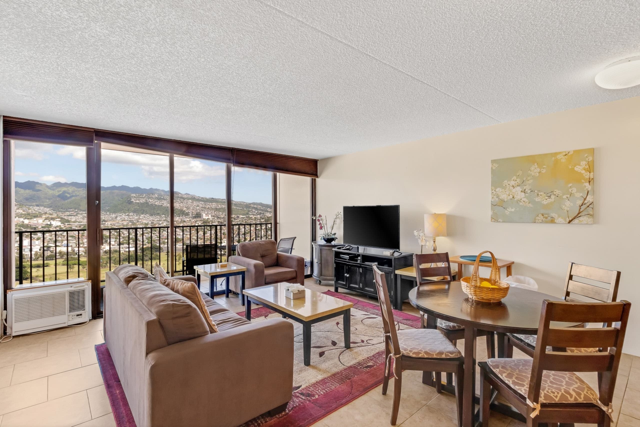 Condo in Honolulu · ★4.33 · 1 bedroom · 3 beds · 1 private bath - Image 4