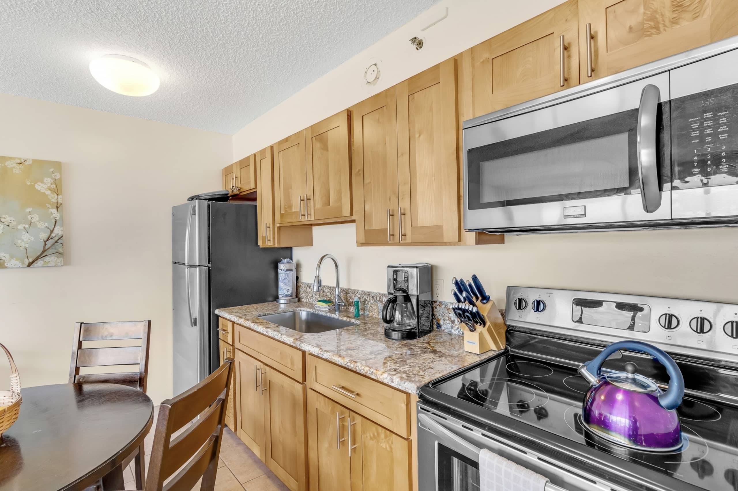 Condo in Honolulu · ★4.33 · 1 bedroom · 3 beds · 1 private bath - Image 8