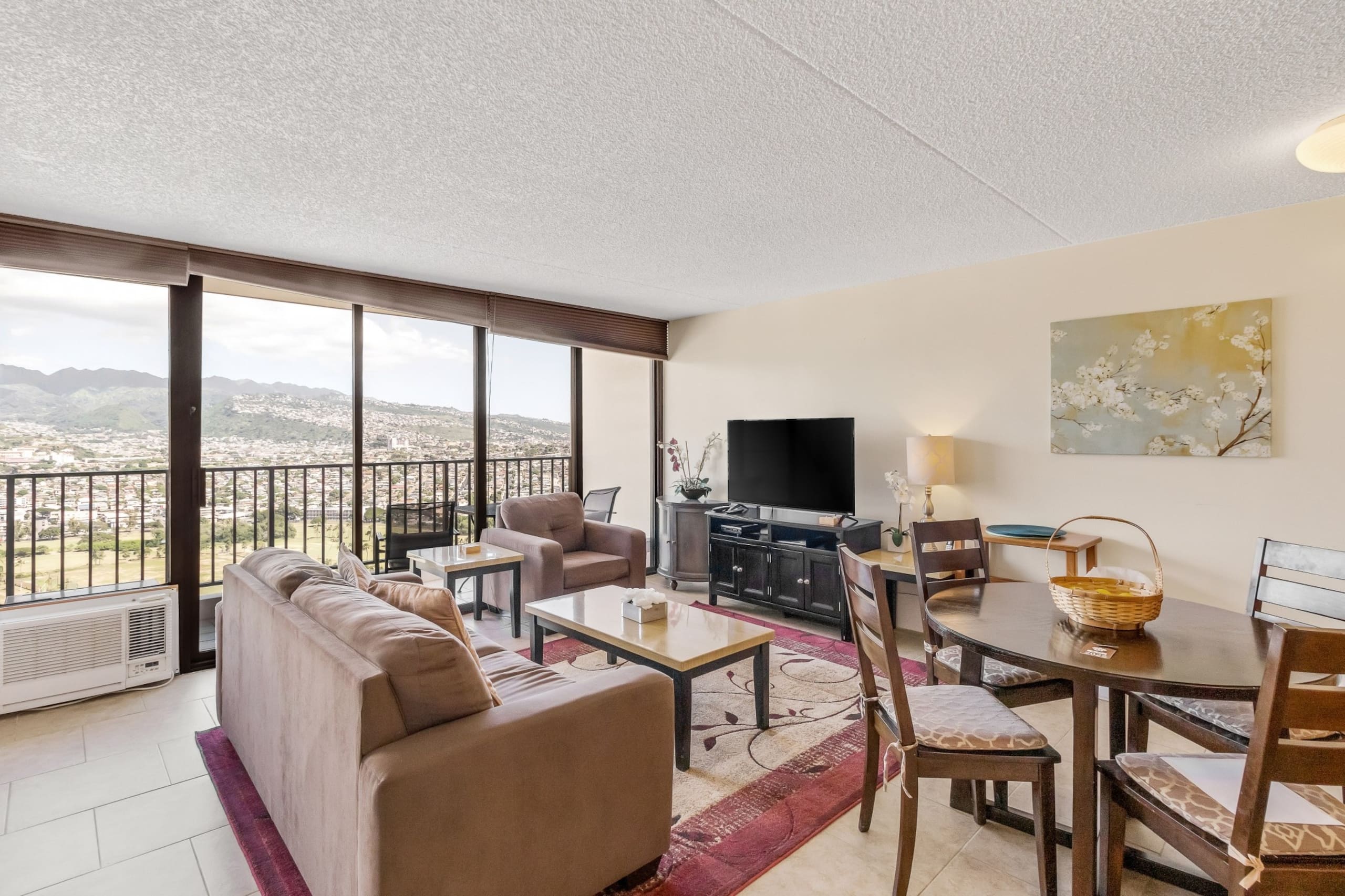 Condo in Honolulu · ★4.33 · 1 bedroom · 3 beds · 1 private bath - Image 2