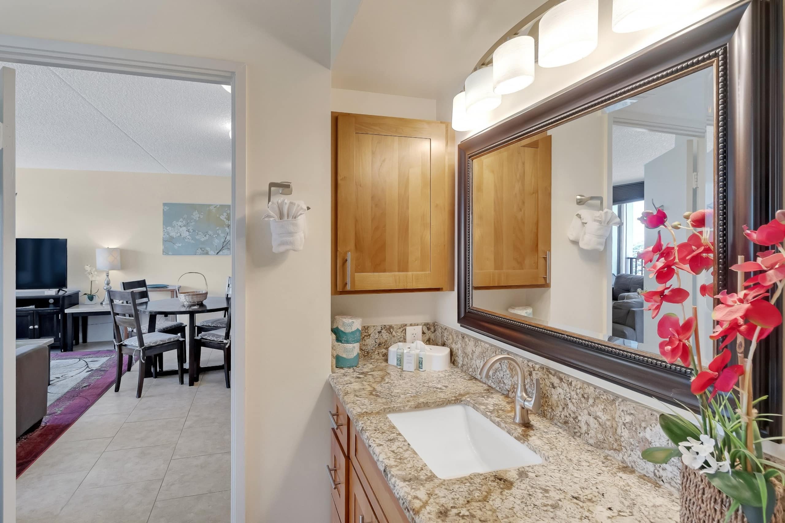Condo in Honolulu · ★4.33 · 1 bedroom · 3 beds · 1 private bath - Image 17