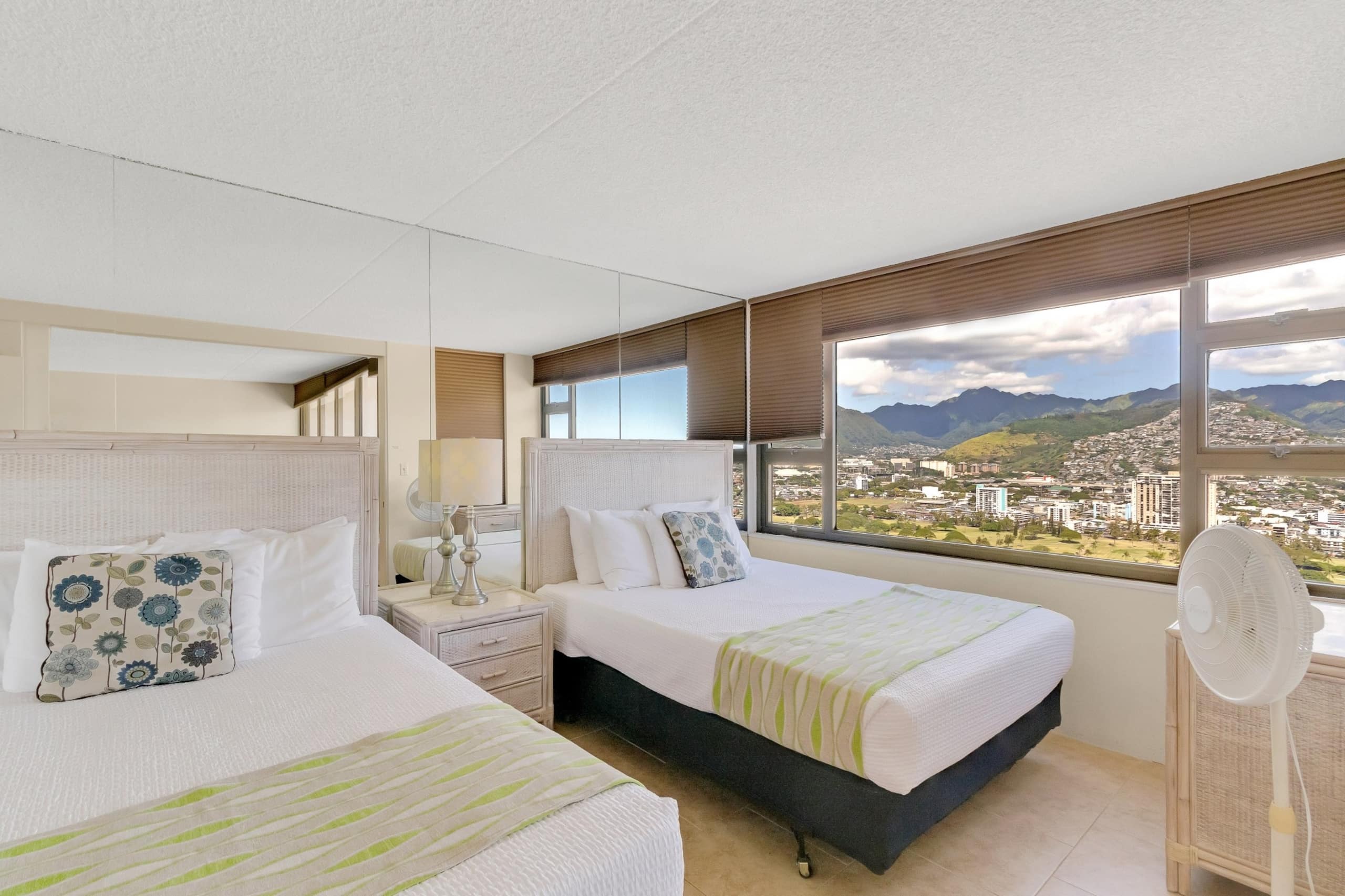 Condo in Honolulu · ★4.33 · 1 bedroom · 3 beds · 1 private bath - Image 10