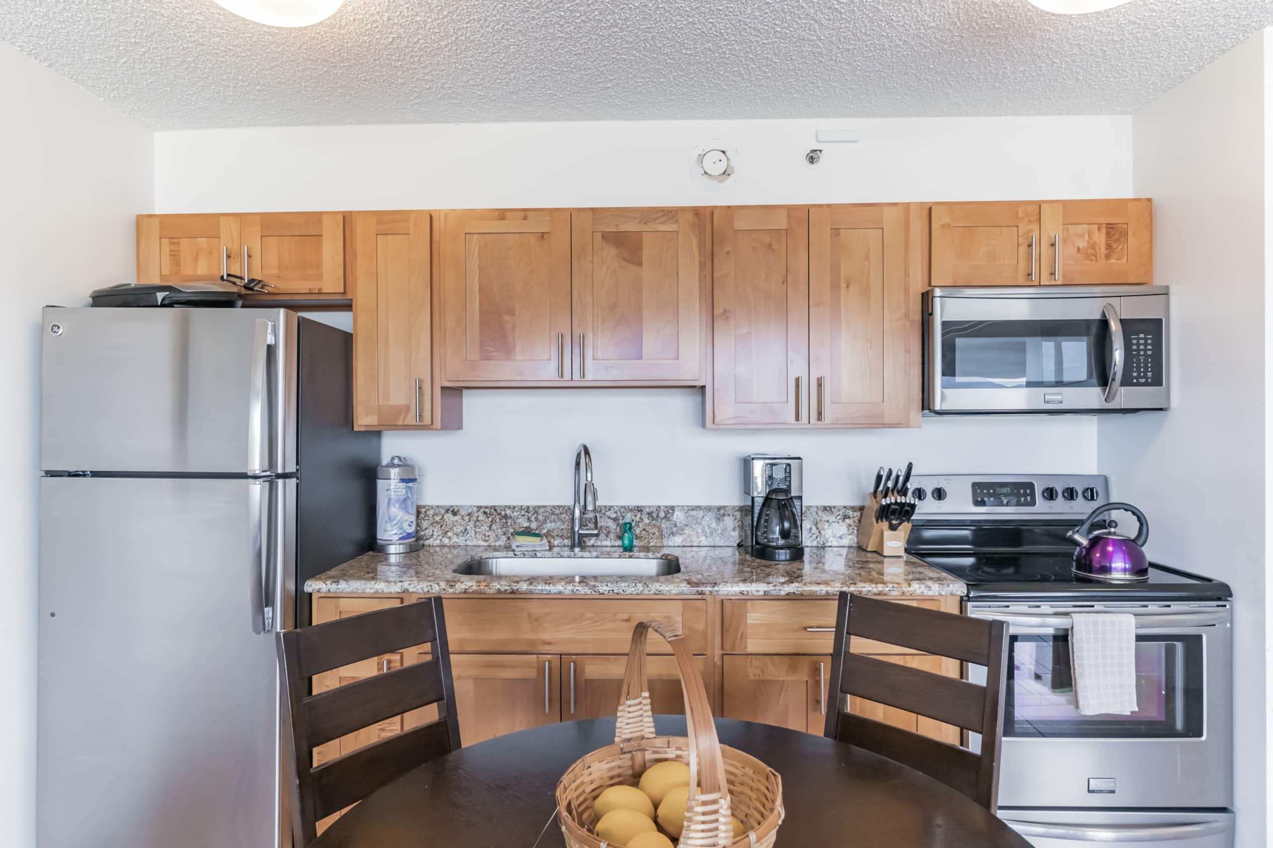 Condo in Honolulu · ★4.33 · 1 bedroom · 3 beds · 1 private bath - Image 6