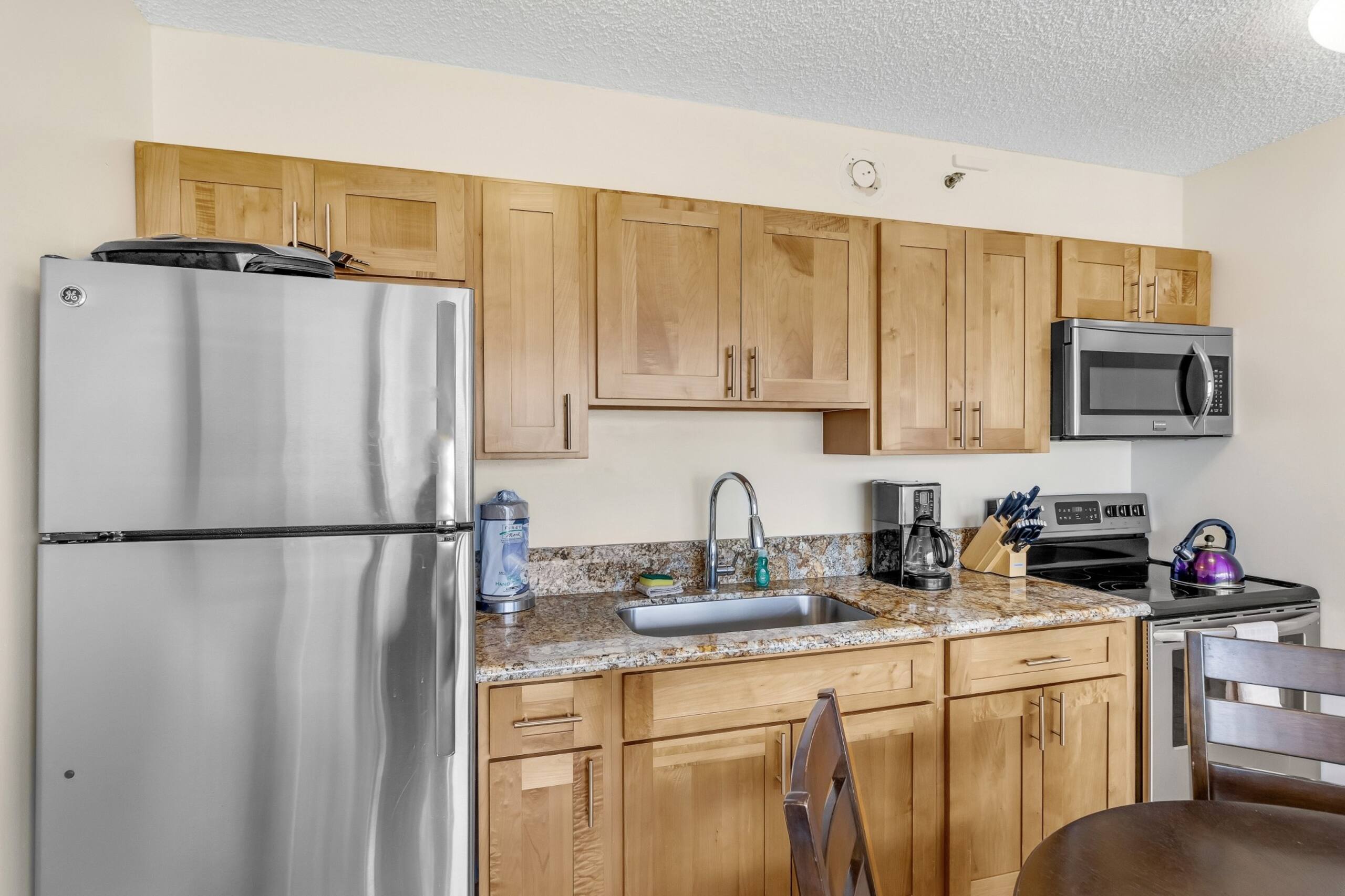 Condo in Honolulu · ★4.33 · 1 bedroom · 3 beds · 1 private bath - Image 7