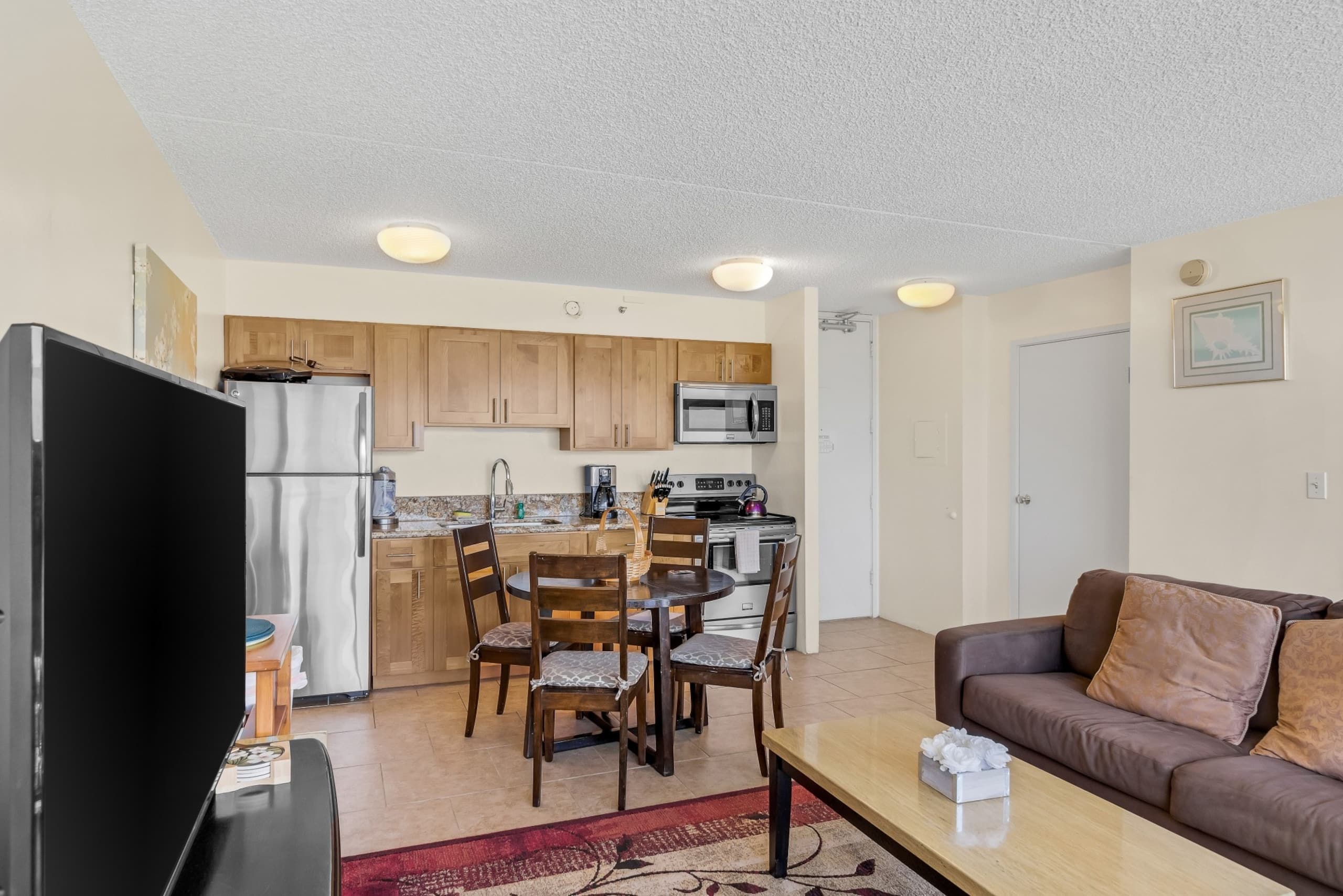Condo in Honolulu · ★4.33 · 1 bedroom · 3 beds · 1 private bath - Image 5