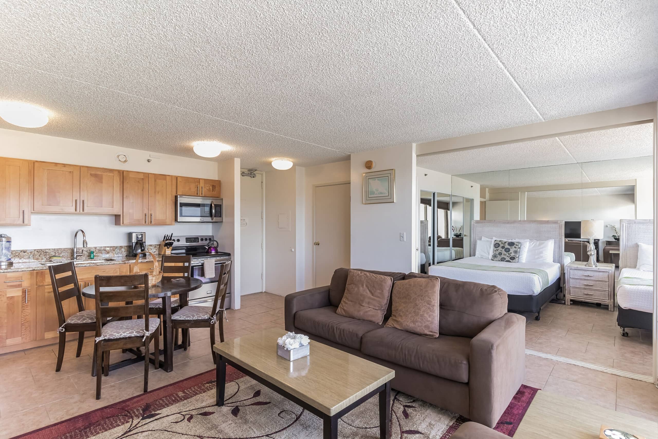 Condo in Honolulu · ★4.33 · 1 bedroom · 3 beds · 1 private bath - Image 9