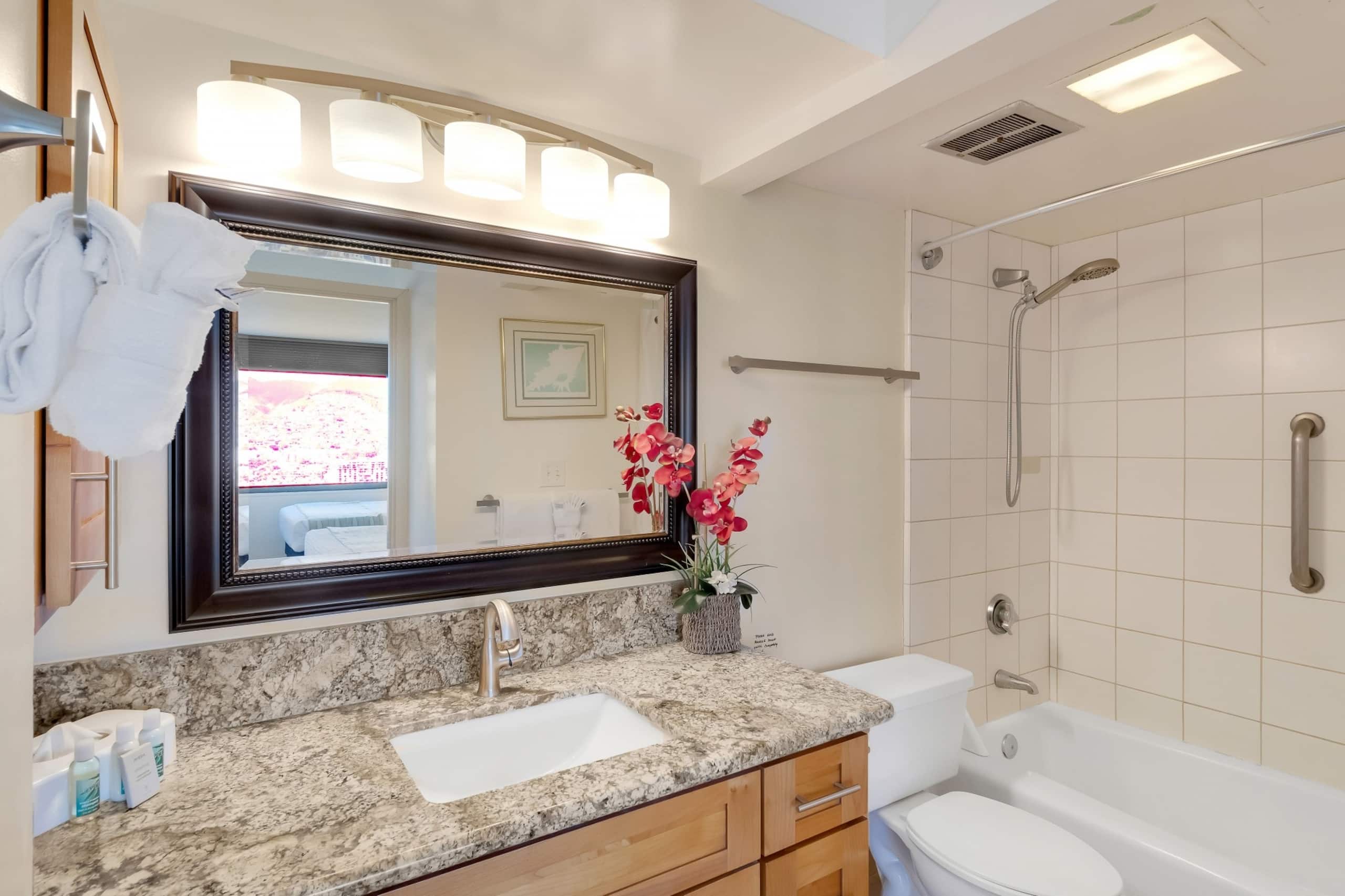 Condo in Honolulu · ★4.33 · 1 bedroom · 3 beds · 1 private bath - Image 15