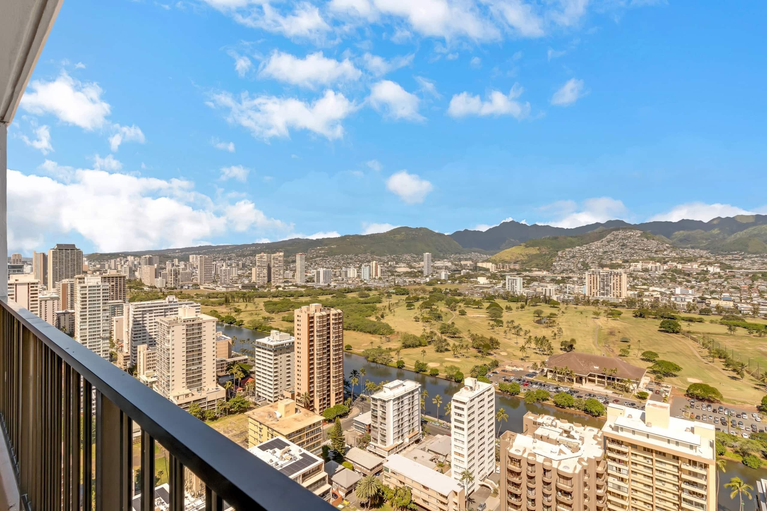 Condo in Honolulu · ★4.33 · 1 bedroom · 3 beds · 1 private bath - Image 19