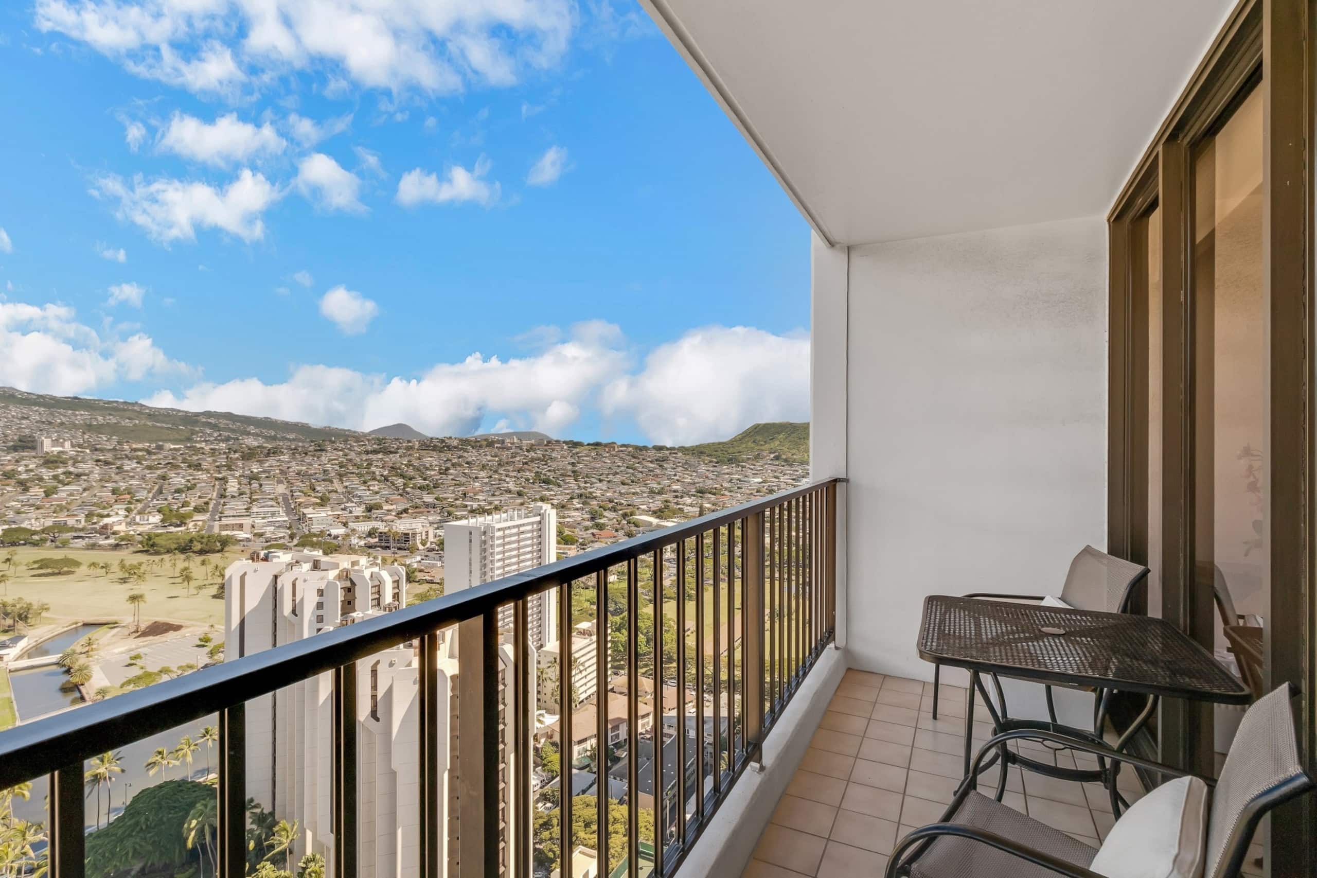 Condo in Honolulu · ★4.33 · 1 bedroom · 3 beds · 1 private bath - Image 21
