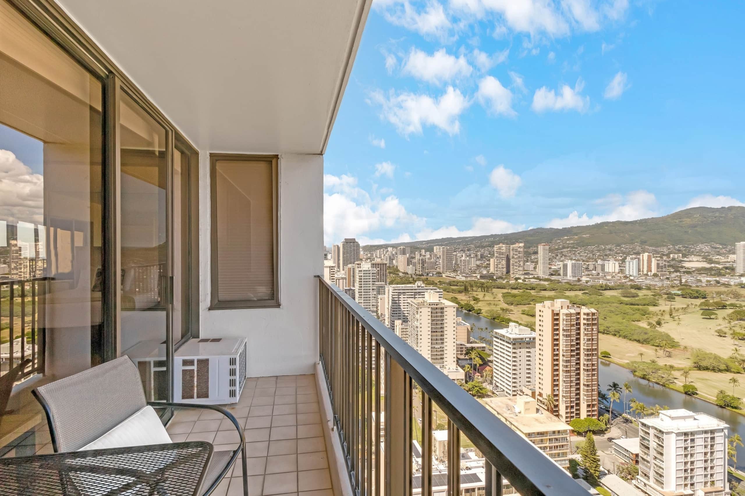 Condo in Honolulu · ★4.33 · 1 bedroom · 3 beds · 1 private bath - Image 20